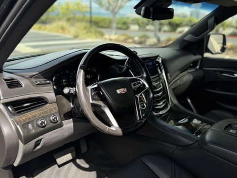 Used 2019 Cadillac Escalade ESV Platinum AWD/4WD image 9