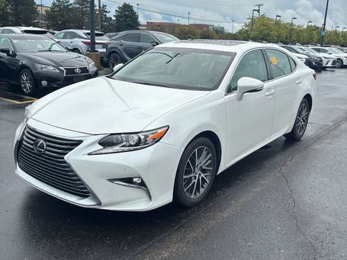 Used 2017 Lexus ES 350 w/ Luxury Package FWD image 1