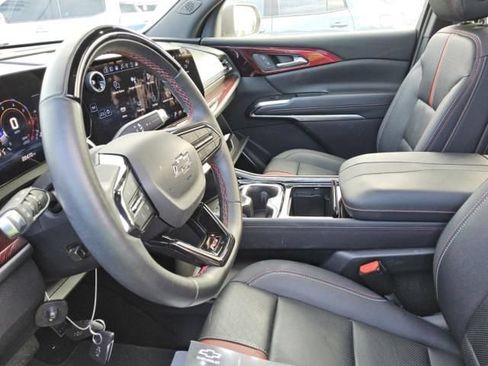 Used 2024 Chevrolet Traverse RS FWD image 4