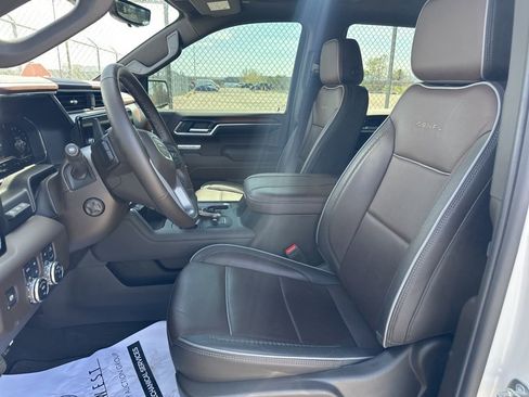 Used 2024 GMC Sierra 1500 Denali w/ Technology Package AWD/4WD image 9