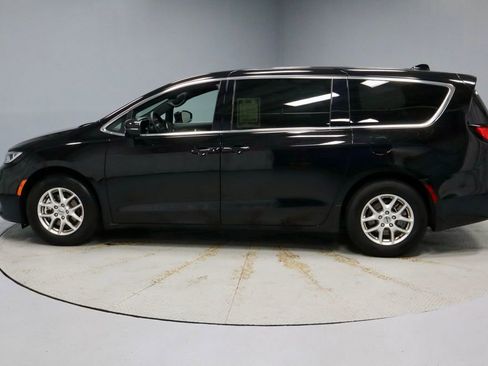 Used 2025 Chrysler Pacifica Select FWD image 7