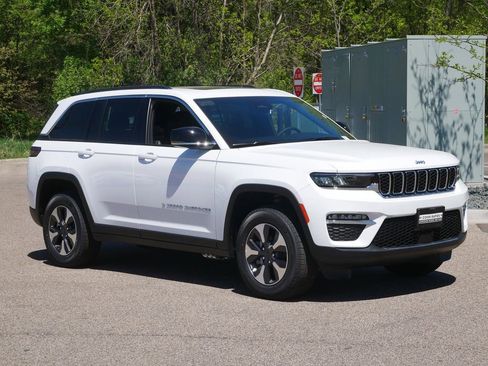 New 2025 Jeep Grand Cherokee Limited 4xe image 8