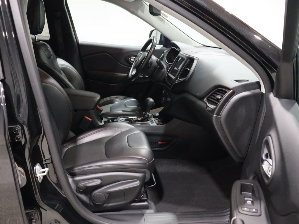 Used 2020 Jeep Cherokee Trailhawk w/ Cold Weather Group AWD/4WD image 23