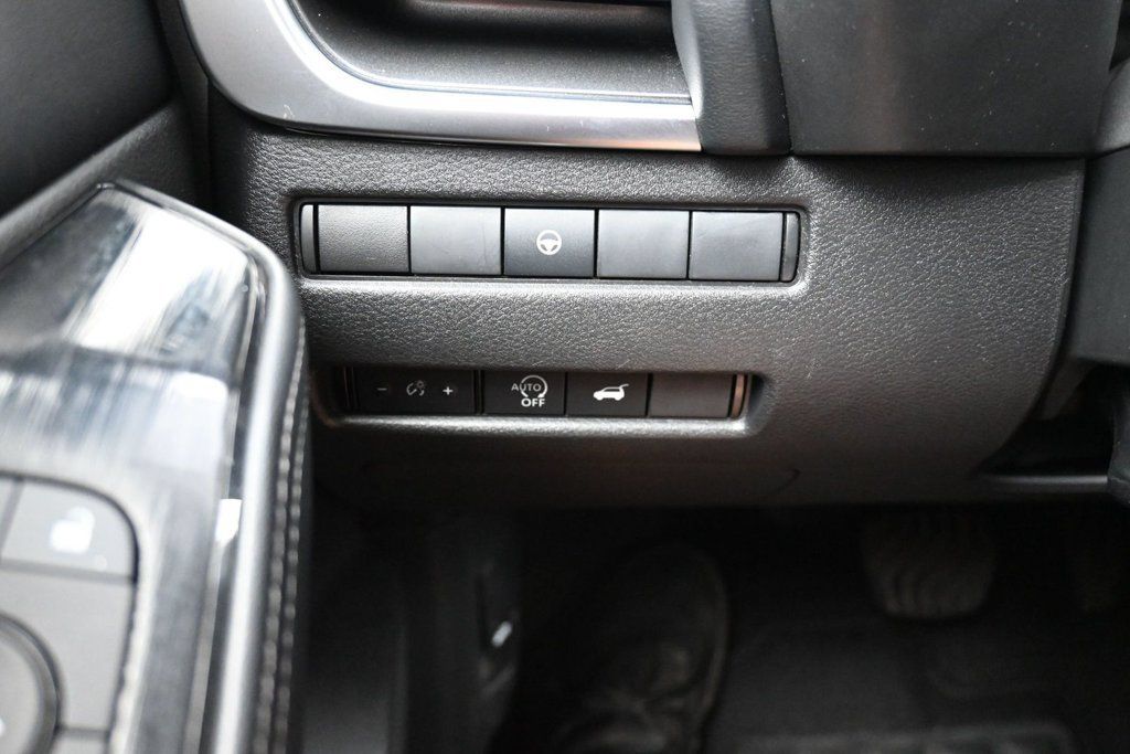 Used 2024 Nissan Rogue SV FWD image 14