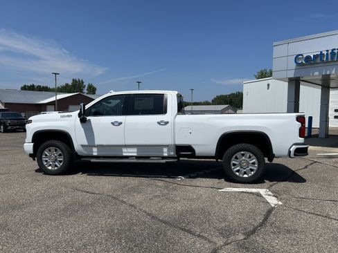Used 2024 Chevrolet Silverado 3500 High Country w/ High Country Premium Package AWD/4WD image 2