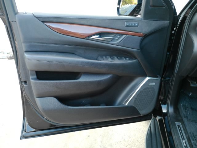 Used 2018 Cadillac Escalade ESV 4WD image 11