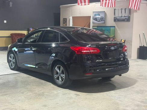 Used 2017 Ford Focus SE image 5