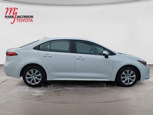 Used 2024 Toyota Corolla LE FWD image 4