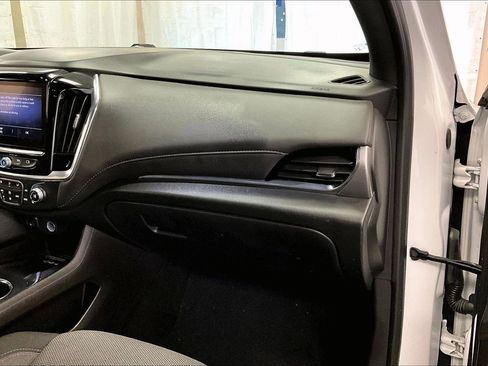 Used 2023 Chevrolet Traverse LT image 15