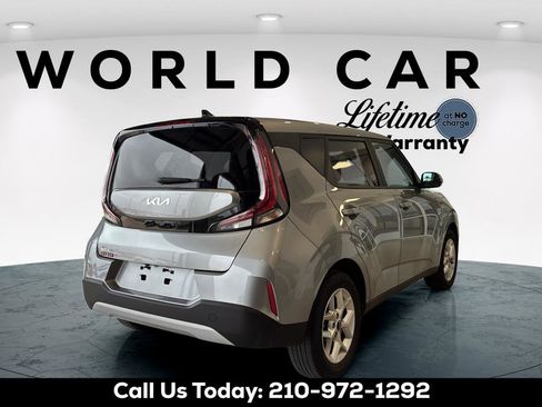 Used 2023 Kia Soul LX w/ LX Technology Package FWD image 17
