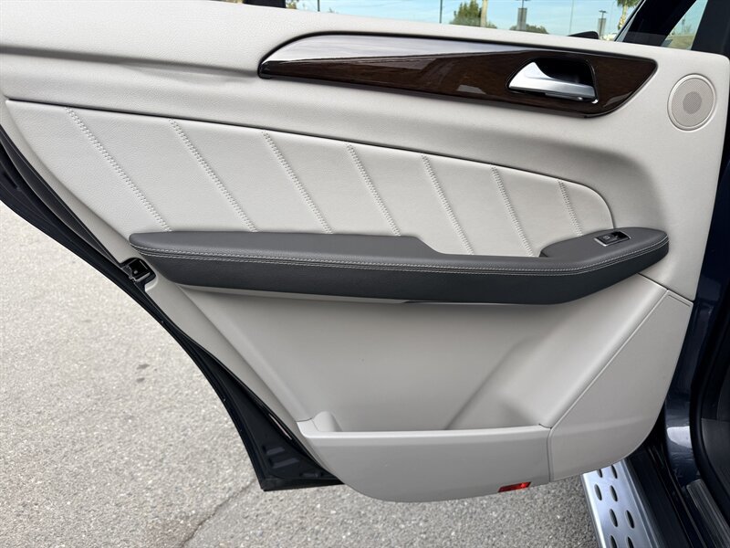 Used 2015 Mercedes-Benz GL 450 4MATIC image 21