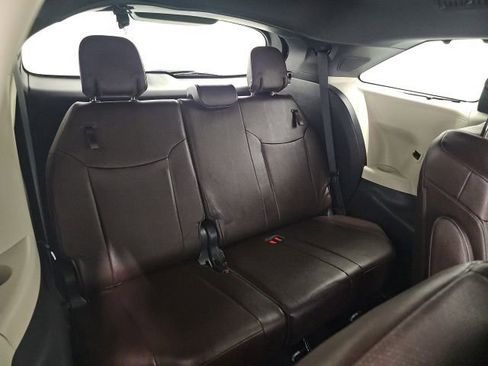 Certified 2022 Toyota Sienna Platinum FWD image 35