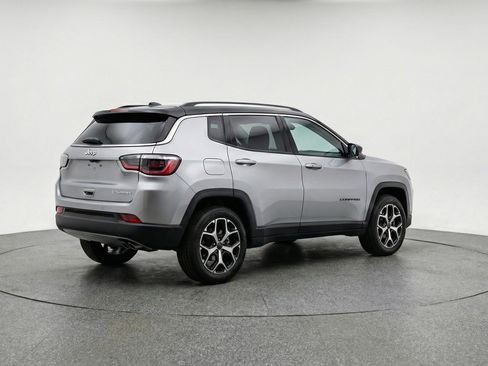 Used 2025 Jeep Compass Limited AWD/4WD image 9