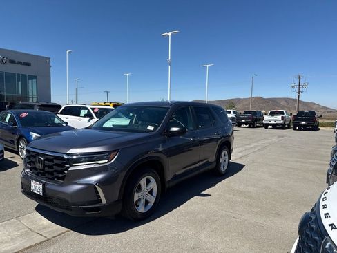 Used 2024 Honda Pilot LX image 4