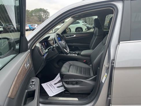 Certified 2025 Volkswagen Atlas SEL image 28