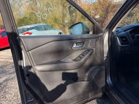 Used 2024 Nissan Rogue SV image 14