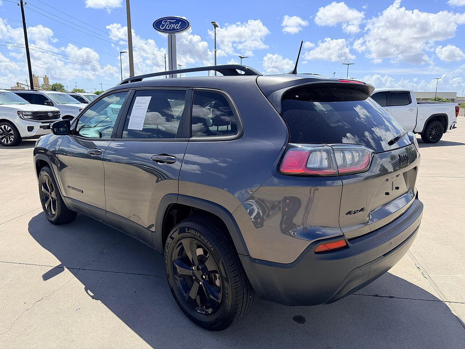 Used 2020 Jeep Cherokee Latitude Plus AWD/4WD image 5