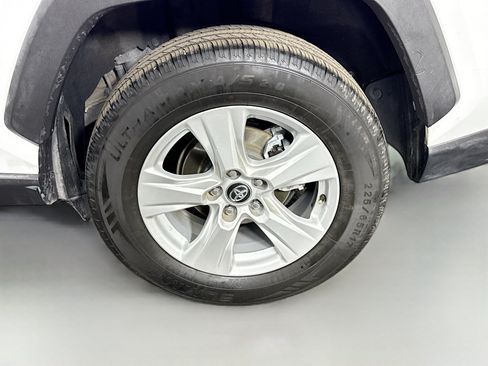 Used 2020 Toyota RAV4 XLE w/ Carpet Mat Package AWD/4WD image 37