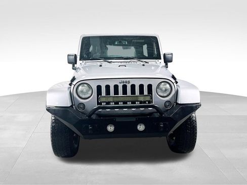 Used 2014 Jeep Wrangler Unlimited Sahara w/ Dual Top Group AWD/4WD image 4