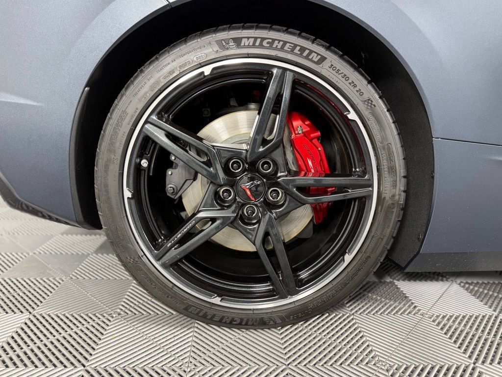 Used 2021 Chevrolet Corvette Stingray Premium Cpe w/ Z51 Performance Package RWD image 17