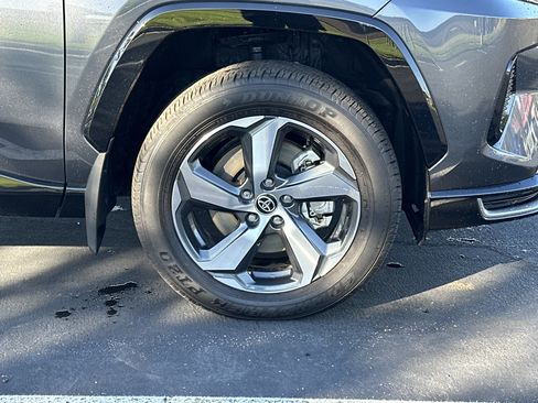 Used 2025 Toyota RAV4 SE image 13