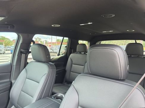 New 2026 Chevrolet Traverse LT FWD image 24