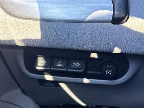 Used 2023 GMC Terrain SLT w/ Tech Package image 17