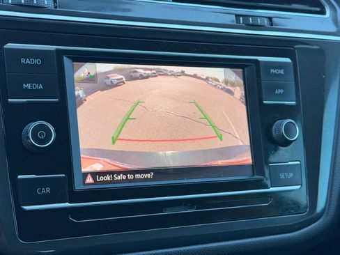 Used 2018 Volkswagen Tiguan S image 26