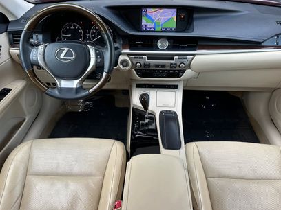 Used 2013 Lexus ES 350 w/ Luxury Pkg