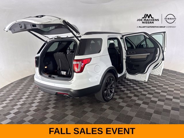 Used 2017 Ford Explorer XLT w/ Equipment Group 202A AWD/4WD image 20