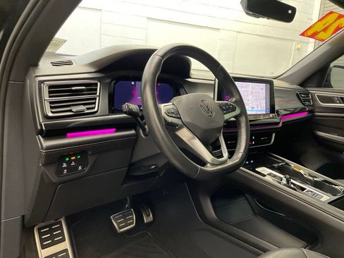 Used 2024 Volkswagen Atlas Cross Sport SEL R-Line AWD/4WD image 12