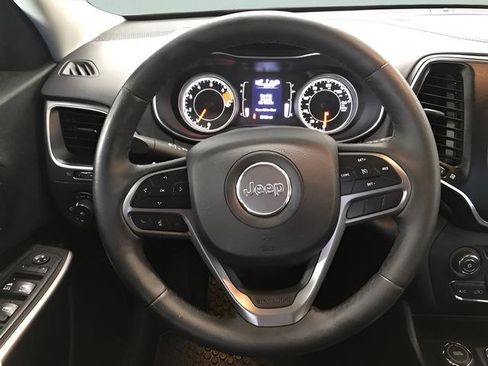 Used 2019 Jeep Cherokee Latitude Plus w/ Cold Weather Group AWD/4WD image 16