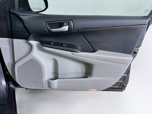 Used 2014 Toyota Camry LE image 29