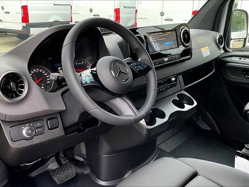 New 2025 Mercedes-Benz Sprinter 2500 image 10