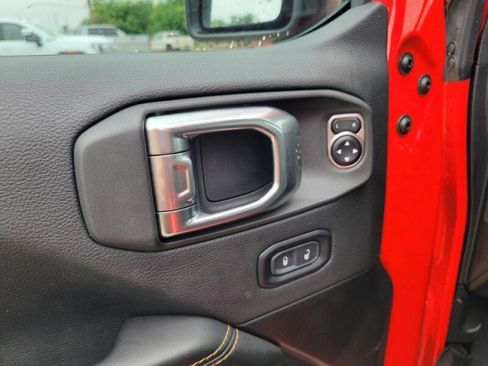 Used 2025 Jeep Wrangler Unlimited Sahara AWD/4WD image 27