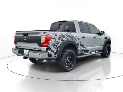 Used 2017 Nissan Titan SL image 4