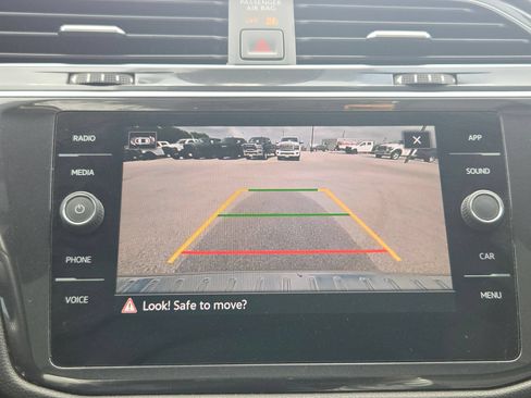 Used 2022 Volkswagen Tiguan SE R-Line FWD image 18