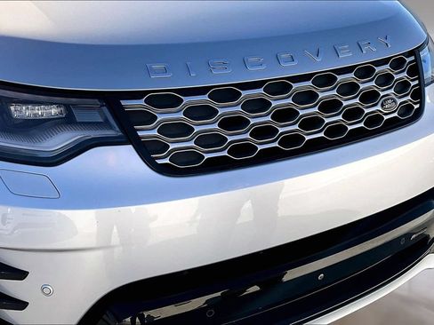 Certified 2023 Land Rover Discovery Metropolitan Edition AWD/4WD image 31