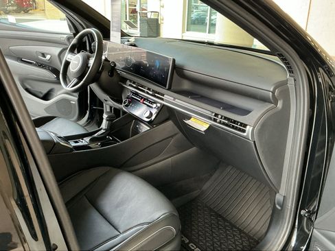 Certified 2025 Hyundai Santa Cruz Limited image 17