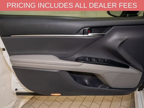 Used 2018 Toyota Camry FWD image 10