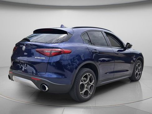 Used 2018 Alfa Romeo Stelvio Sport w/ Quick Order Package 22J Sport AWD/4WD image 8