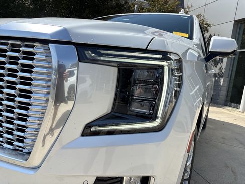 Used 2024 GMC Yukon Denali w/ Denali Reserve Package AWD/4WD image 9