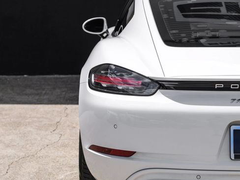 Used 2018 Porsche 718 Cayman S w/ Sportdesign Package RWD image 37