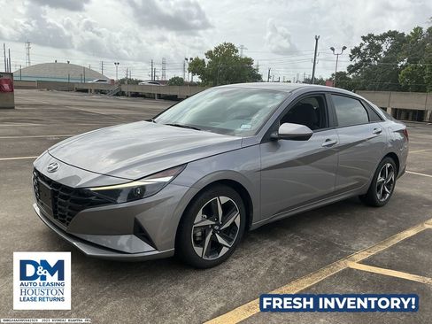 Used 2023 Hyundai Elantra SEL w/ Convenience Package FWD image 2