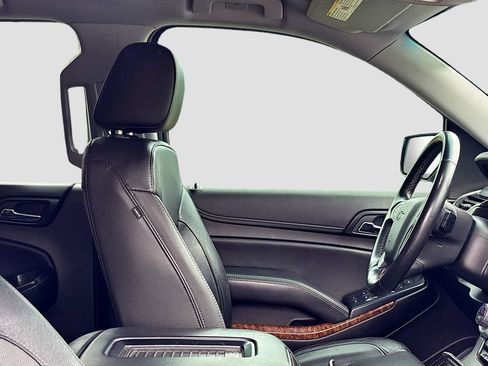 Used 2020 Chevrolet Suburban Premier RWD image 28