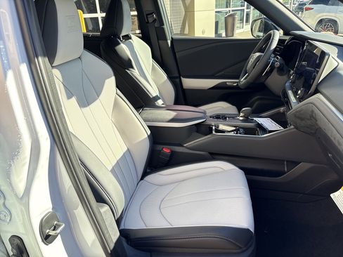 New 2026 Lexus TX 500h AWD image 21