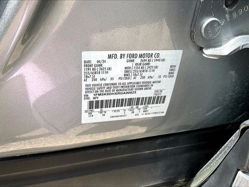 Used 2024 Ford Explorer XLT w/ Equipment Group 202A AWD/4WD image 36