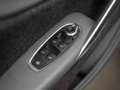 Used 2021 Aston Martin DBX image 15