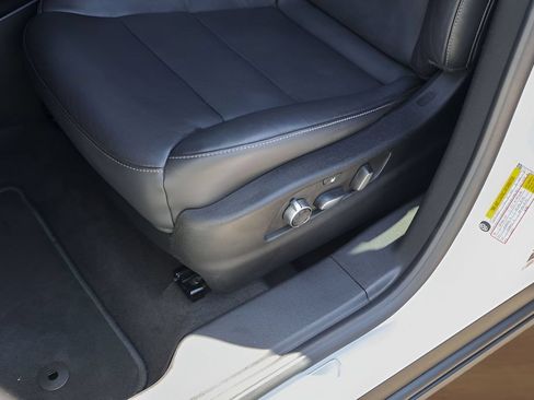 Certified 2022 Cadillac XT4 Premium Luxury w/ Enhanced Visibility Package AWD/4WD image 8