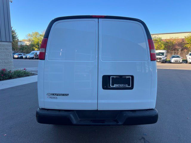 Used 2017 Chevrolet Express 2500 RWD image 6